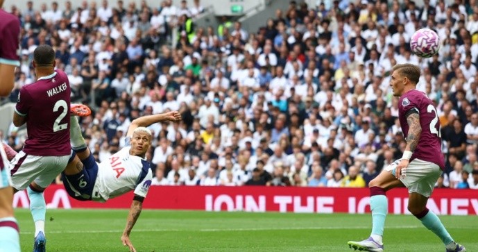 Ngôi sao xứ Samba góp công lớn vào 2 chiến thắng của Spurs.
