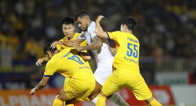 Nam Định có khởi đầu mùa bóng khó khăn.