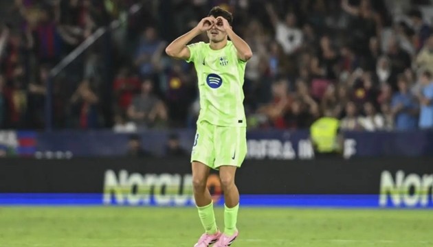 Pedri là 'bộ não' tuyến giữa Barca.