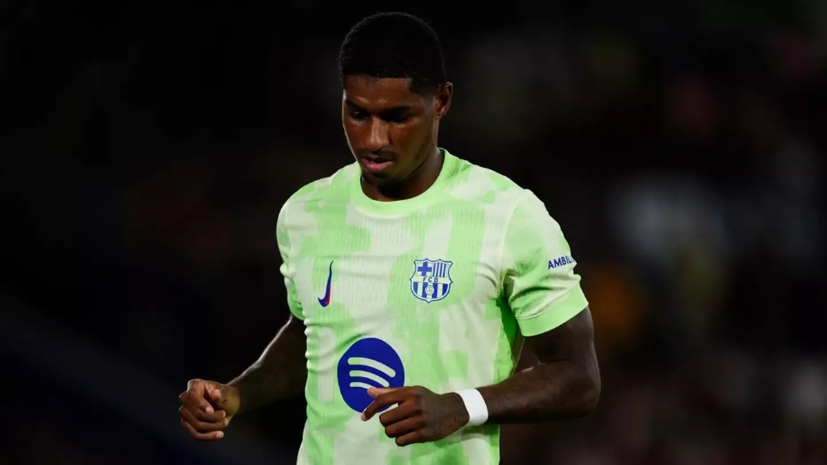Marcus Rashford bị chỉ trích trong trận Barcelona ngược dòng hạ Levante.