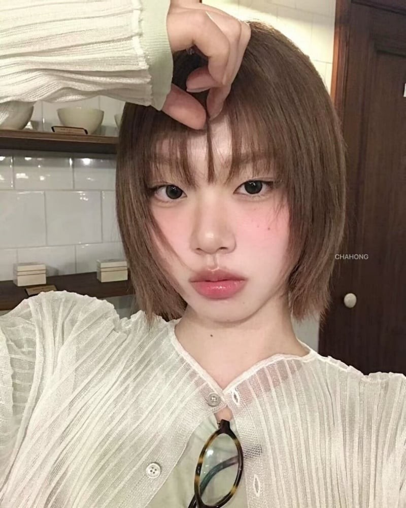 Một biến tấu nhẹ nhàng của bob truyền thống, kiểu tóc này mang lại vẻ mềm mại với những sợi tóc rủ hai bên má.