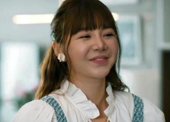 Phim xoay quanh cuộc đời của ba người phụ nữ với những lựa chọn, ngã rẽ khác nhau, phải đối diện nhiều thử thách trong tình yêu, hôn nhân và sự nghiệp.