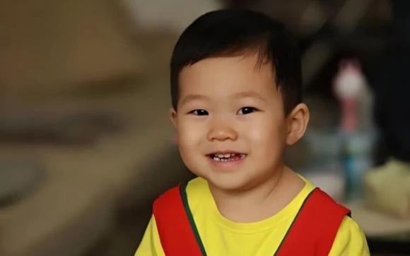 Theo các chuyên gia, hoạt động thể chất – đặc biệt là aerobic như chạy bộ, nhảy dây hay chơi thể thao đồng đội – giúp tăng lưu lượng máu lên não, mang theo nhiều oxy và dưỡng chất.