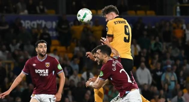 Jorgen Strand Larsen mang về chiến thắng chung cuộc cho Wolves.