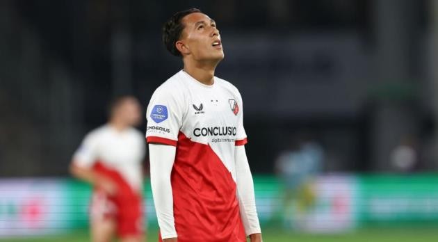 Miliano Jonathans là tiền đạo chất lượng.