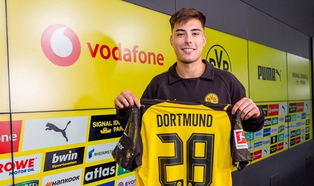 Aaron Anselmino chuyển tới Borussia Dortmund theo dạng cho mượn.