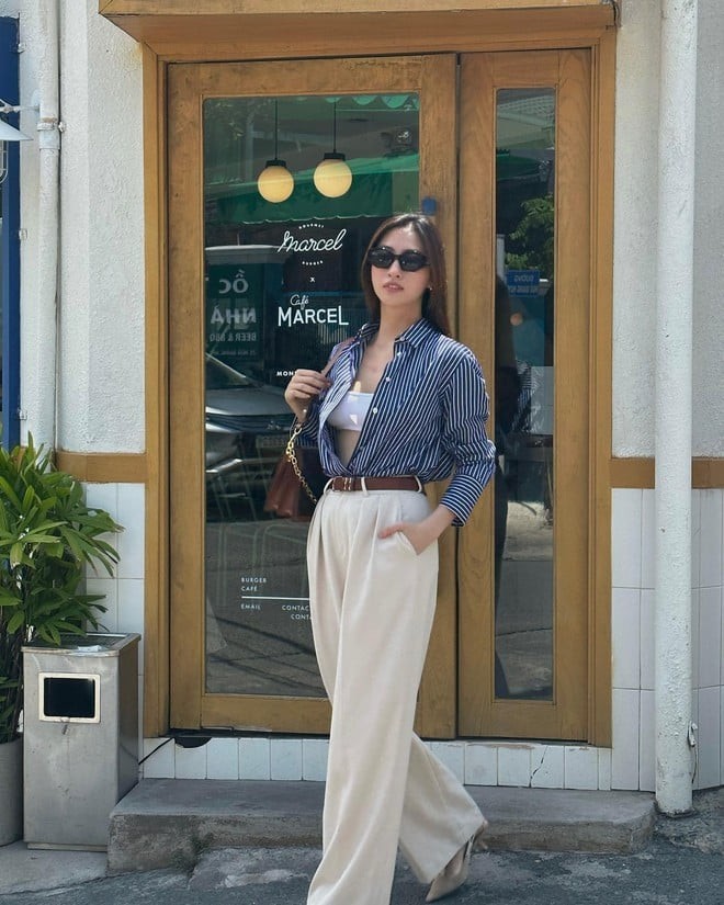 Với quần ống rộng, cô thường chọn các phiên bản bắt mắt như quần jeans xanh, denim họa tiết hoặc quần trắng.