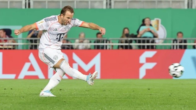 Kane đá hỏng phạt đền trước Wehen Wiesbaden