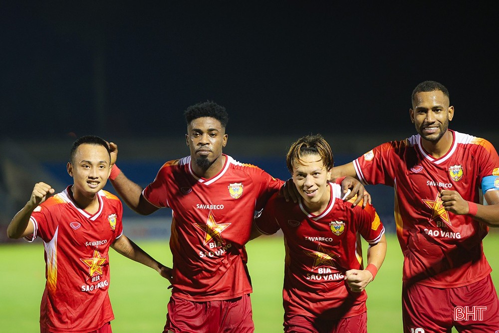 Hà Tĩnh đang bay cao tại V-League.