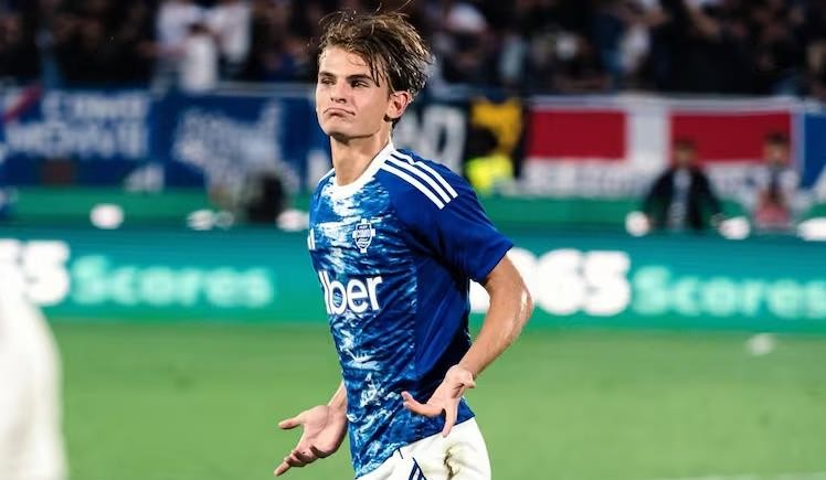 Paz từ chối Tottenham vì Real.