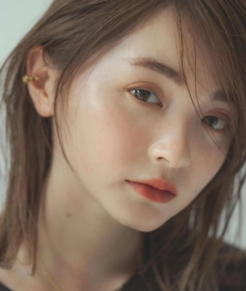 Với người mặt tròn, mái tóc đóng vai trò quan trọng không kém phần đuôi tóc.