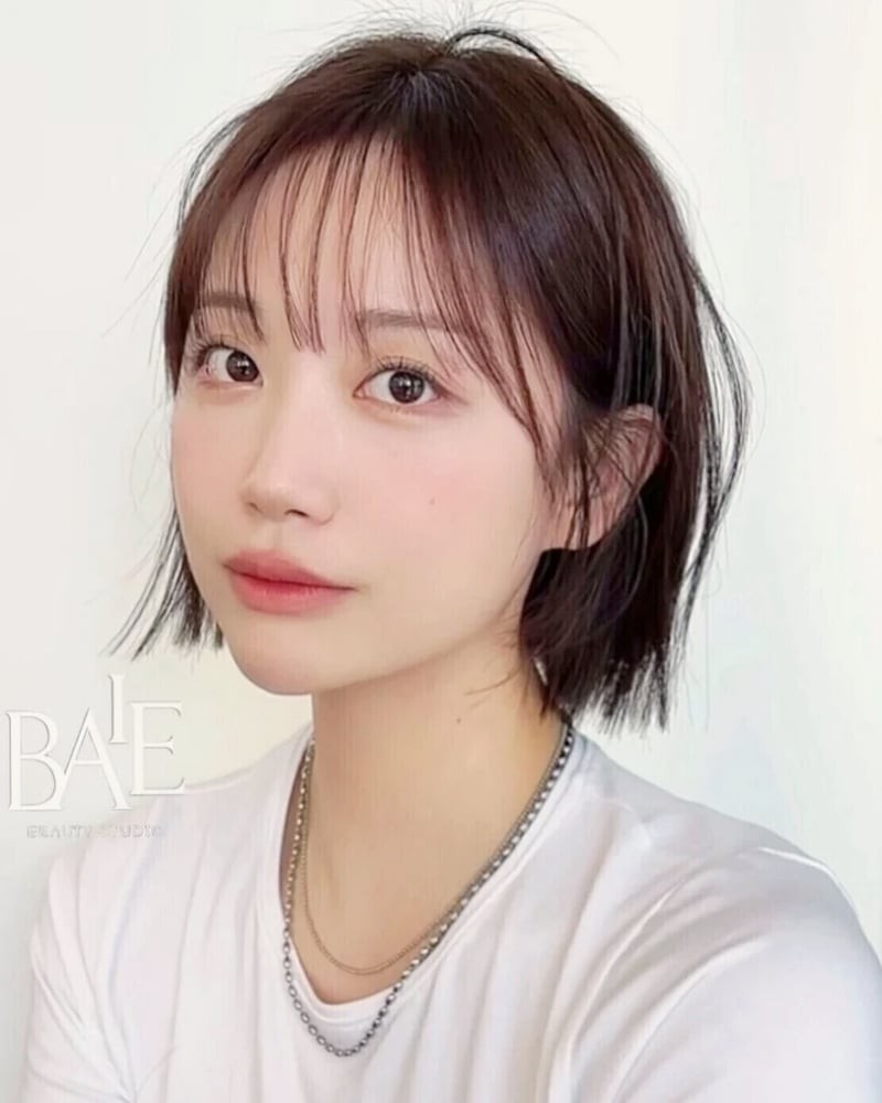 Sự tinh tế của kiểu tóc này nằm ở việc vừa tạo độ phồng vừa giữ sự thanh lịch