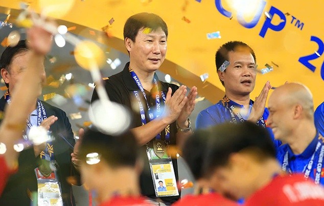 HLV Kim Sang-sik được kỳ vọng cùng đội nhà chinh phục mục tiêu.
