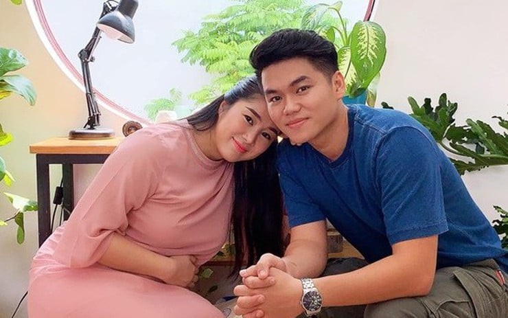 Trung Kiên còn hết mực yêu thương và chăm sóc con trai riêng của vợ.