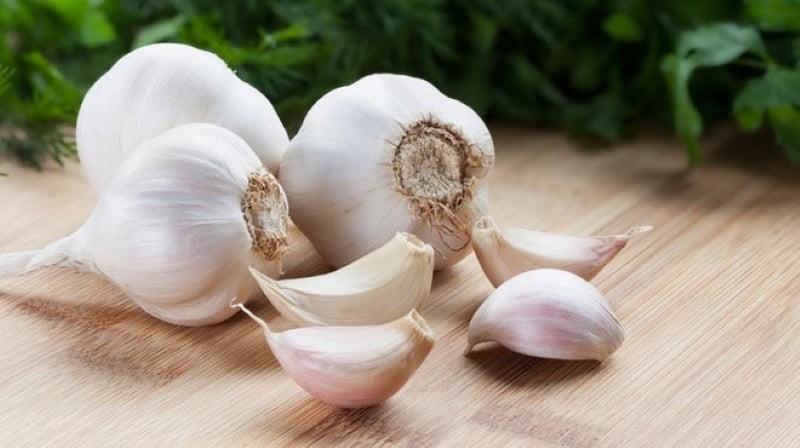 Tỏi có mùi hương thơm nồng có khả năng xua đuổi tà ma, năng lượng tiêu cực và thế lực đen tối...