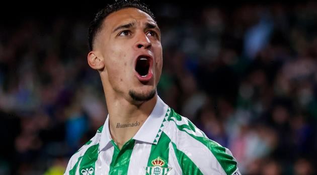 Betis hoãn vụ Antony.