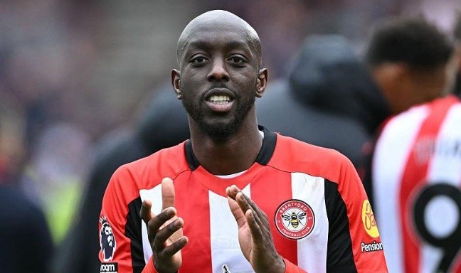 Arsenal đang cân nhắc chiêu mộ Wissa.