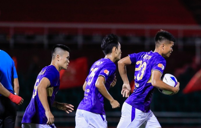 Hàng công Hà Nội chơi thiếu hiệu quả. 
