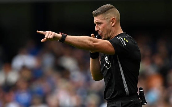 Trọng tài không công nhận bàn thắng của Fulham.