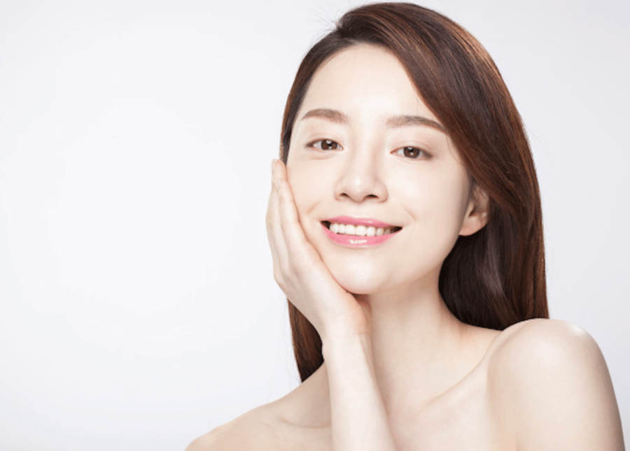 Vitamin C luôn được xem là “người bạn đồng hành” giúp làn da sáng khỏe và đều màu