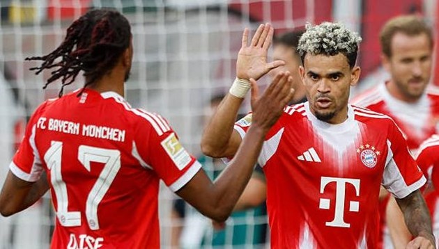 Luis Diaz và Michael Olise tỏa sáng giúp Bayern Munich đánh bại Augsburg.