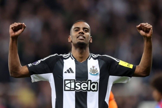 Liverpool chờ nổ bom tấn Isak.