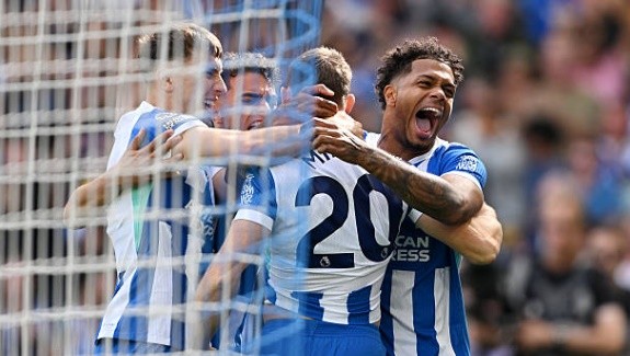 Brighton gieo sầu cho Man City tại AMEX.