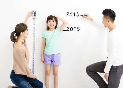 Với chiều cao, không phải chỉ dựa nhiều vào mẹ như quan niệm dân gian.