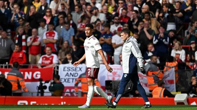 Arteta lo lắng cho vấn đề của Saliba