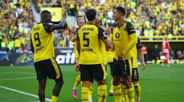 Dortmund giành chiến thắng tưng bừng.