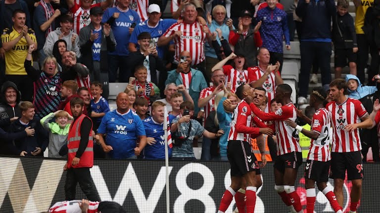 Sunderland khởi đầu tốt ở Ngoại hạng Anh.