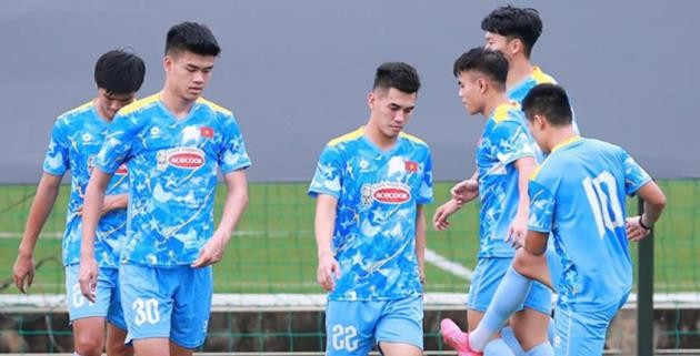 ĐT Việt Nam tập luyện cho trận giao hữu với Nam Định.