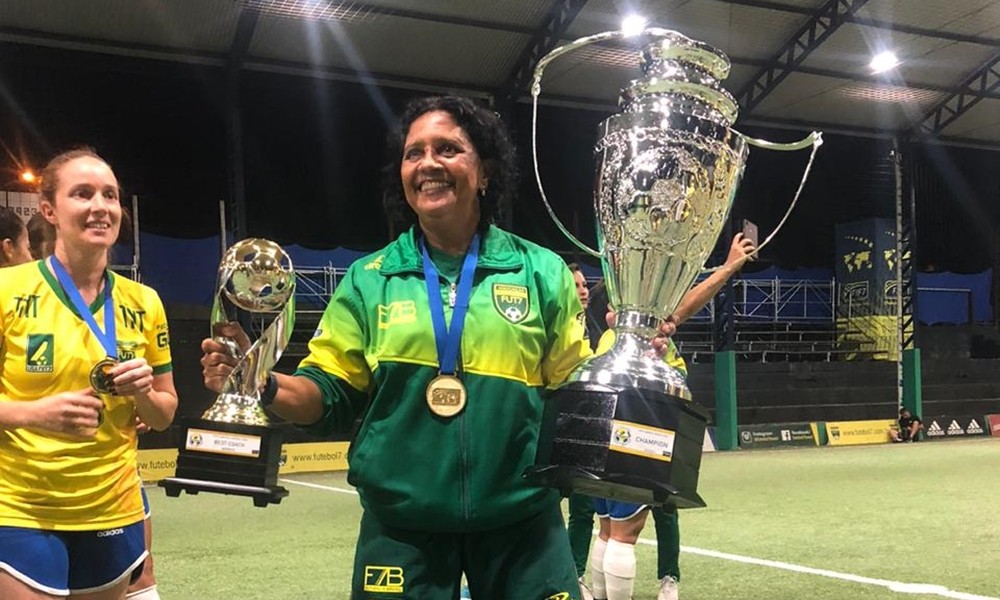 Dilma Mendes vẫn đang miệt mài trên hành trình giúp bóng đá nữ phát triển