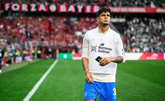 Piero Hincapie chuẩn bị chuyển tới Arsenal.