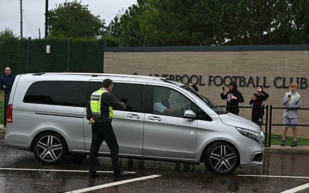 Isak đang thực hiện những bước cuối cùng để chuyển đến Liverpool.