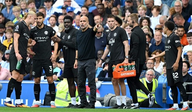 Pep Guardiola sa sút cùng Man City