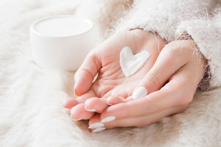 Đây là cách loại bỏ lớp da xỉn màu, giúp lỗ chân lông thông thoáng và tạo điều kiện để dưỡng chất thẩm thấu tốt hơn