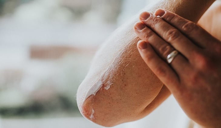 Kem chống nắng không chỉ giúp bảo vệ da khỏi tác hại môi trường mà còn giảm thiểu tình trạng thoát hơi nước