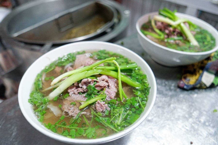 Phở Sướng là quán phở lâu năm, có tiếng tại Hà Nội. (Ảnh: Linh Trang)