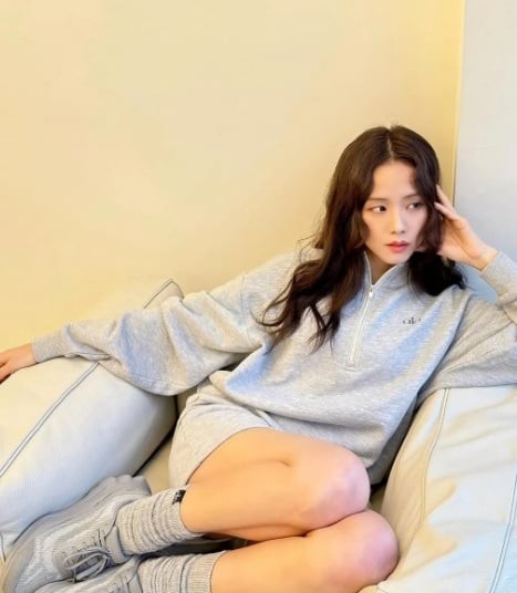 Trong cuộc sống bận rộn, áo nỉ là lựa chọn “cứu cánh” tuyệt vời cho những ngày không biết mặc gì