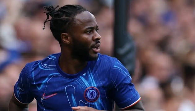 Sterling từ chối nhiều lời đề nghị.