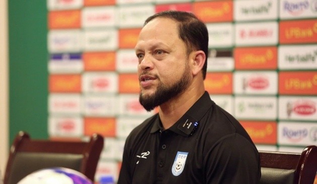 Trợ lý Saiful Bari đã phải họp báo thay
