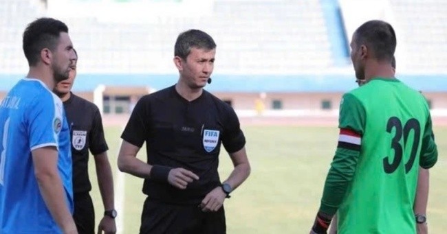 Trọng tài Mammedov Resul điều khiển trận ra quân của U23 Việt Nam.