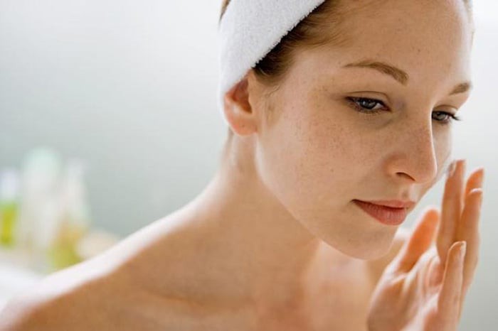 Nhờ có cấu trúc hạt mịn, bột cám gạo có thể dễ dàng len lỏi vào lỗ chân lông, lấy đi bụi bẩn