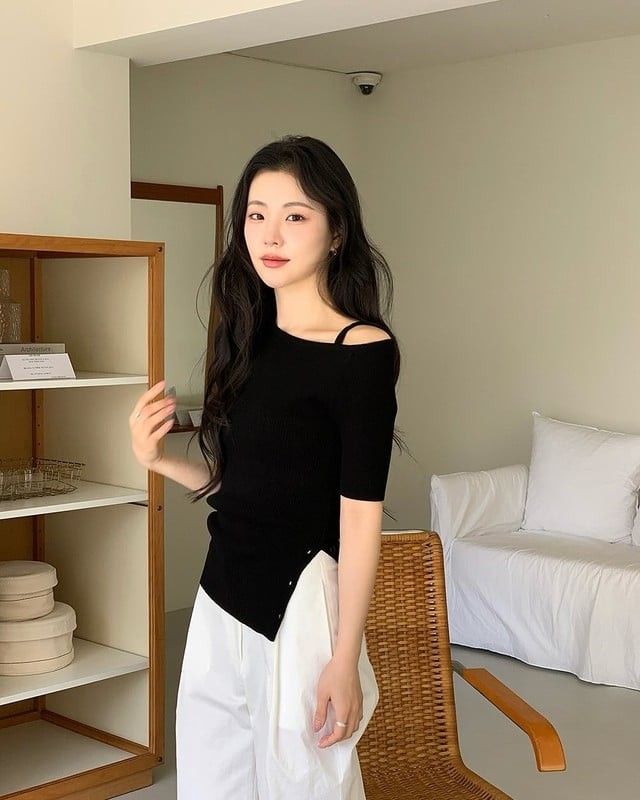 Công thức này không cần nhiều phụ kiện cầu kỳ nhưng vẫn mang đến hiệu ứng tôn dáng và giúp người mặc thêm phần thu hút.