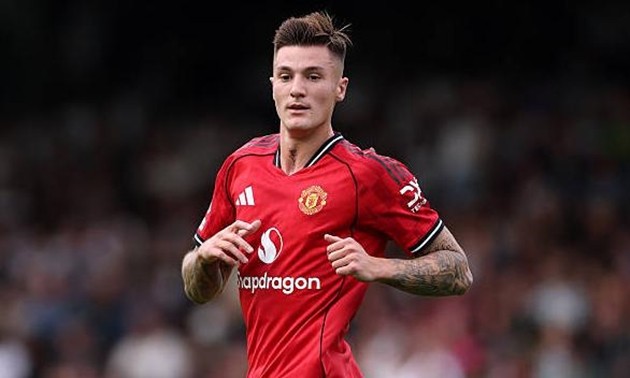 Benjamin Sesko cập bến Manchester United từ RB Leipzig.