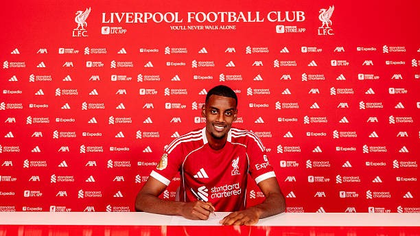 Isak cập bến Liverpool với kỳ vọng lớn.