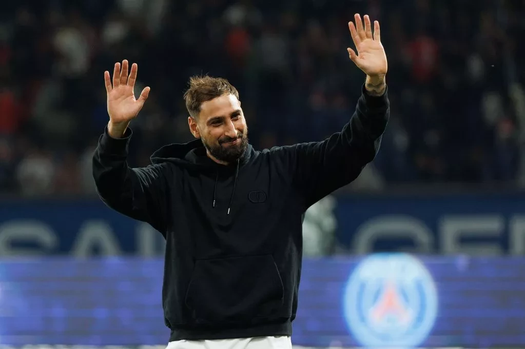 Donnarumma đã chính thức cập bến Man City.