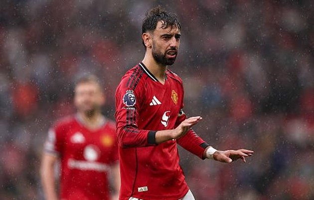 Bruno Fernandes hiện phải đá tiền vệ trung tâm ở Manchester United.