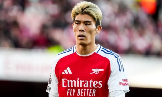 Tomiyasu chia tay Arsenal.